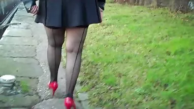 Cô gái dễ phim sex voi bo chong thương hôn