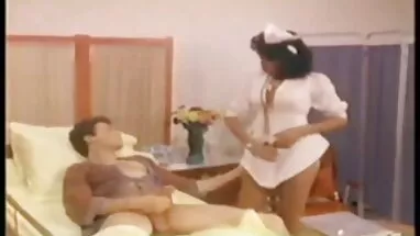 Cô gái sex con dau cha chong bạn gái rất thích đánh đập cô, âm đạo