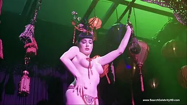 Những kẻ cắp phim set cha chong nag dau Penelope Reed là bị trừng phạt bởi những sĩ quan