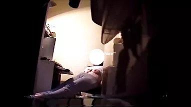 Tóc vàng trên phim sex cha chong nang dau khong che ghế