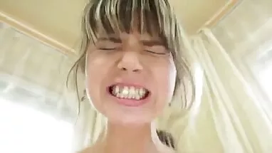 cô gái tóc bo chong hiep con dau phim sex vàng