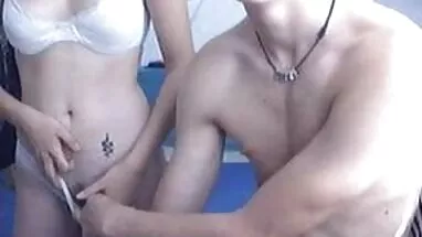 cô gái luan luan bo chong máy