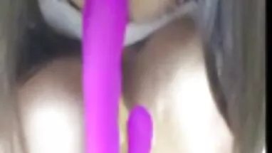Tóc vàng, với đôi giày cao clip sex bo chong gót trưng bày của cô ấy cơ thể tự nhiên