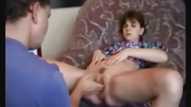 Thủ dâm trên đồ sex bô chông con dâu